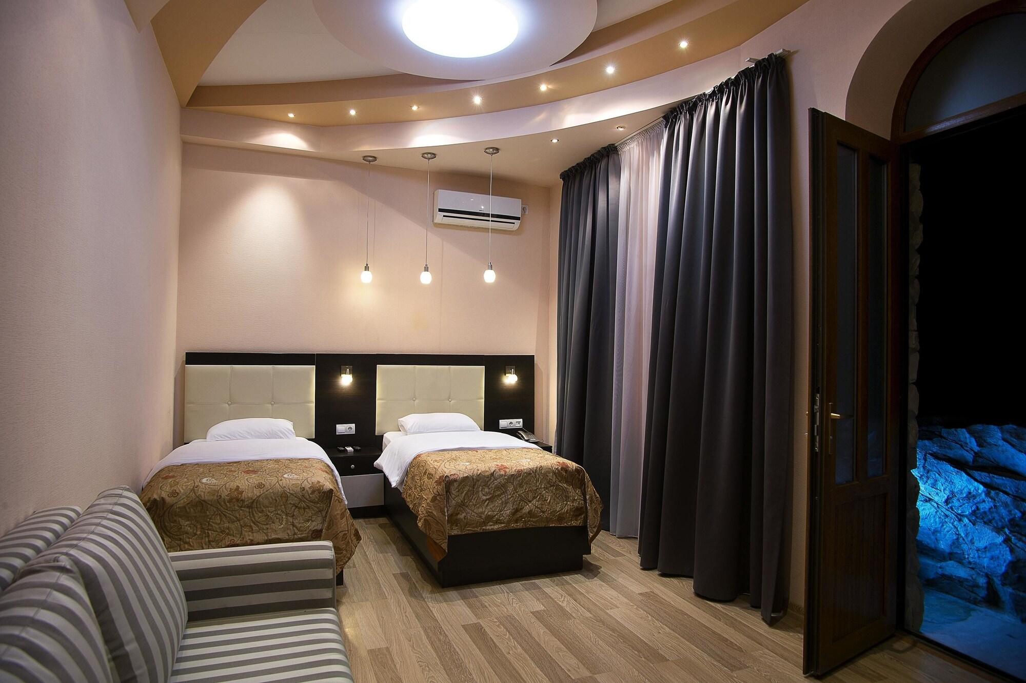 Coral Boutique Hotel Тбилиси Екстериор снимка