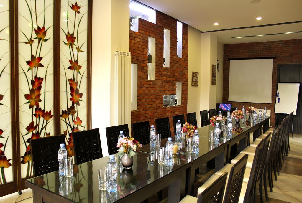 Coral Boutique Hotel Тбилиси Екстериор снимка