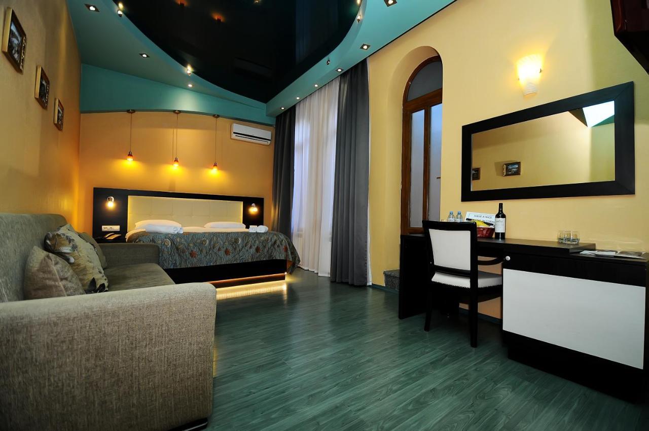 Coral Boutique Hotel Тбилиси Екстериор снимка