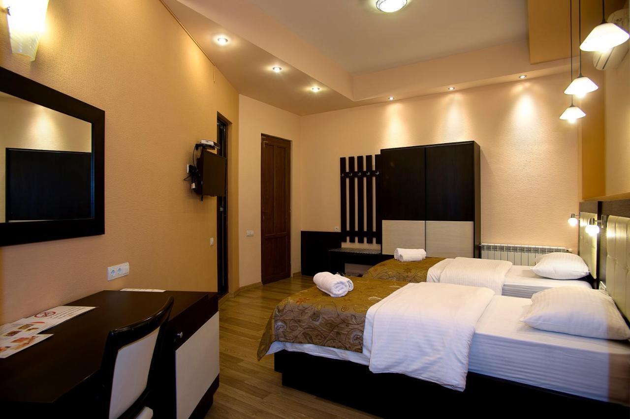 Coral Boutique Hotel Тбилиси Екстериор снимка