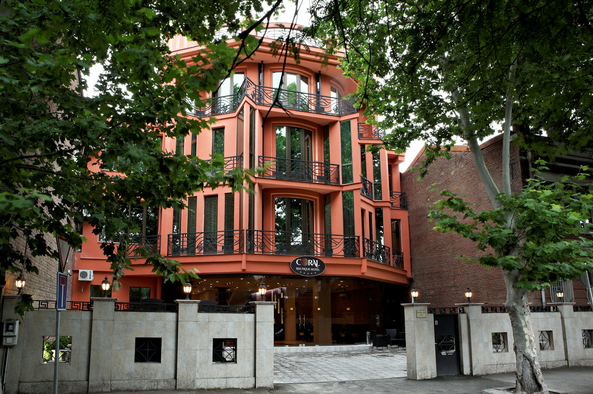 Coral Boutique Hotel Тбилиси Екстериор снимка